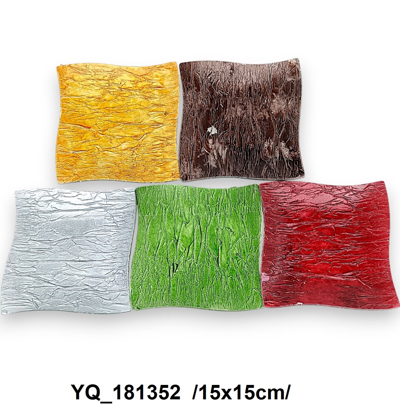 Négyzet alakú hullámos szélû, erezett mintás színes üvegtányér /15x15cm/